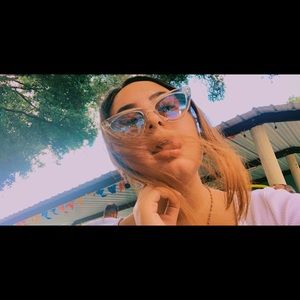 Meet your Posher, Dana